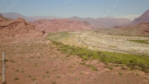 Vuelo sobre la Quebrada de las Conchas en el Valle de Cafayate, Salta, Argentina