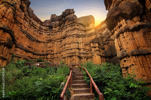 Φωτογραφία Cliff stone of Pha Chor is tourist attraction place at the Doi Lo district Chiang Mai, in Thailand , is a very popular for photographer and tourists