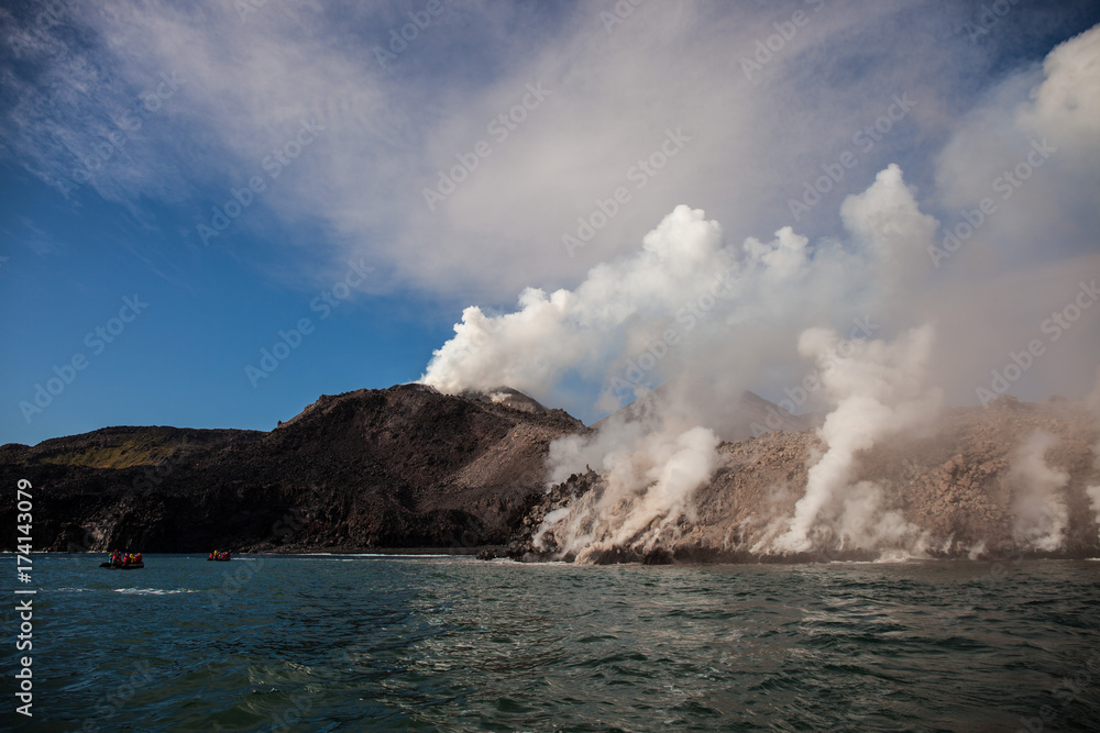 Obraz premium boats watching Snow volcano activity, Chirpoy Island, 
