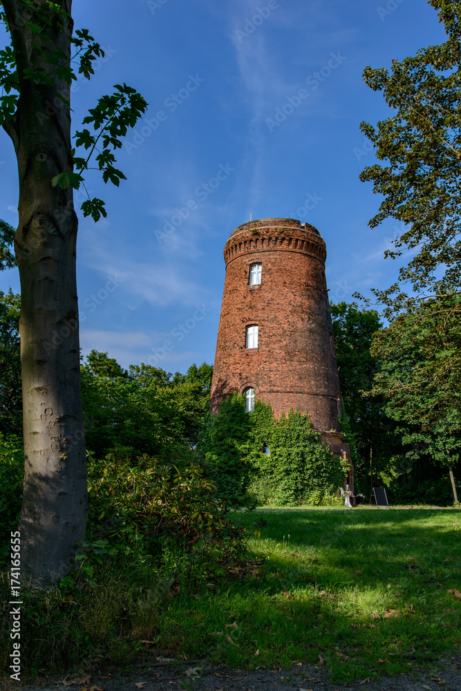 Denkmalgescützter ehemaliger Wasserturm am Obersee in Berlin-Alt-Hohenschönhausen Denkmalgescützter ehemaliger Wasserturm am Obersee in Berlin-Alt-Hohenschönhausen