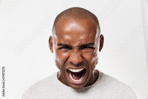 Canvas-taulu Emotional screaming young african man