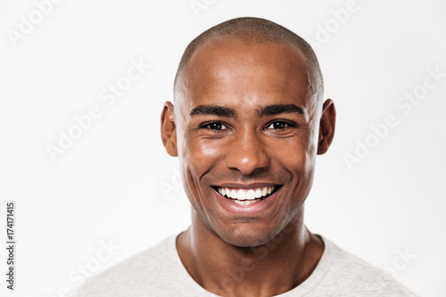 Canvas Print Handsome smiling young african man