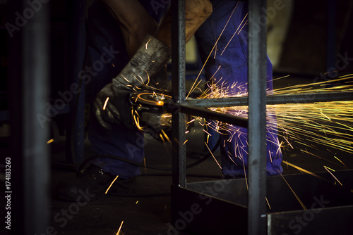 Schleifen und schweißen Handwerk Metallbau photo