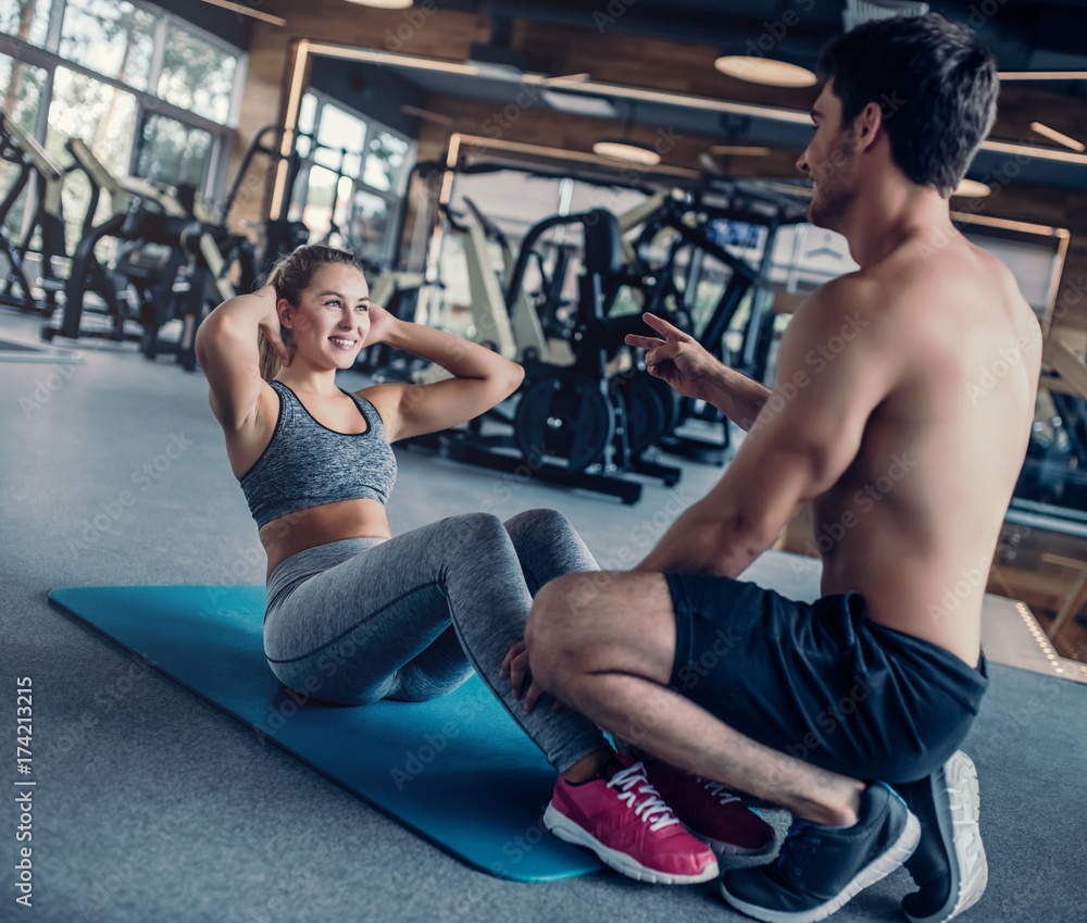 Naklejka premium Couple in gym