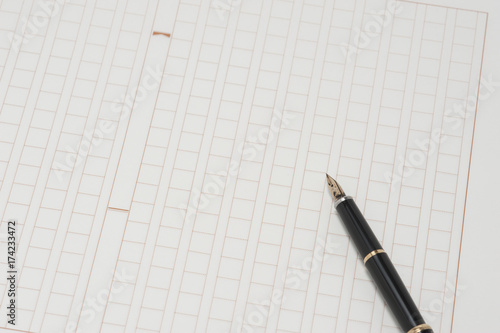 原稿用紙と万年筆