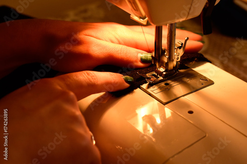 Fototapeta Naklejka Na Ścianę i Meble -  sewing machine working