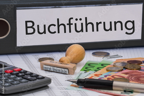 Aktenordner (schwarz) mit Beschriftung Buchführung photo