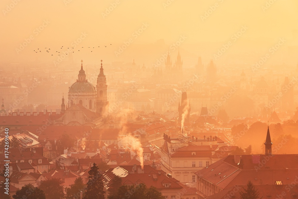 Naklejka premium Foggy morning in Prague
