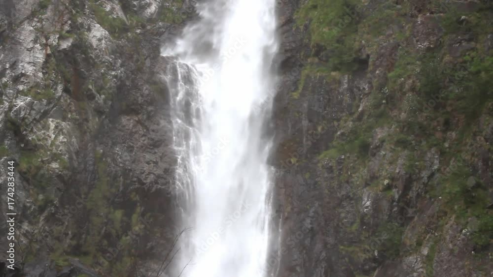 Grande cascata sulle Alpi Italiane Grande cascata sulle Alpi Italiane