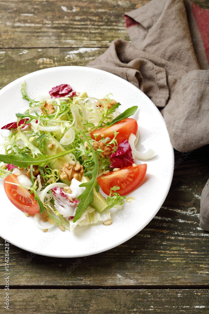 Avocado salad with tomatoes