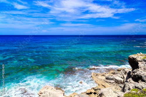 Карибское море. Голубое небо. Исла Мухерес. Мексика
