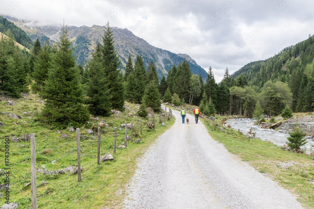 Wanderer im Weißpriachtal in Lungau, Österreich