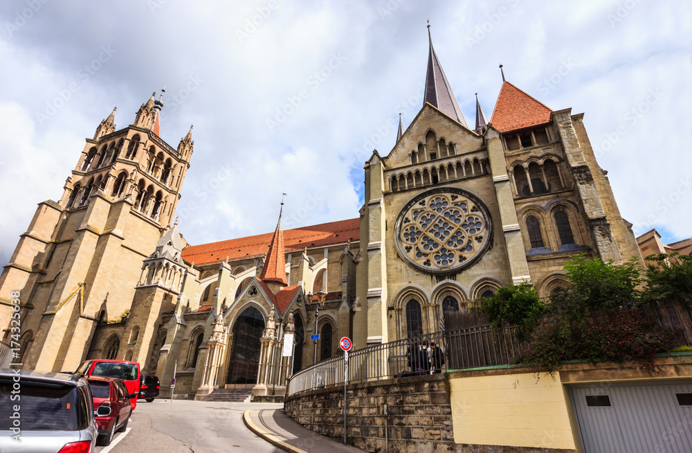 Obraz premium Beautiful summer day view of Lausanne Cathedral of Notre Dame, Lausanne, Vaud, Switzerland, Europe.