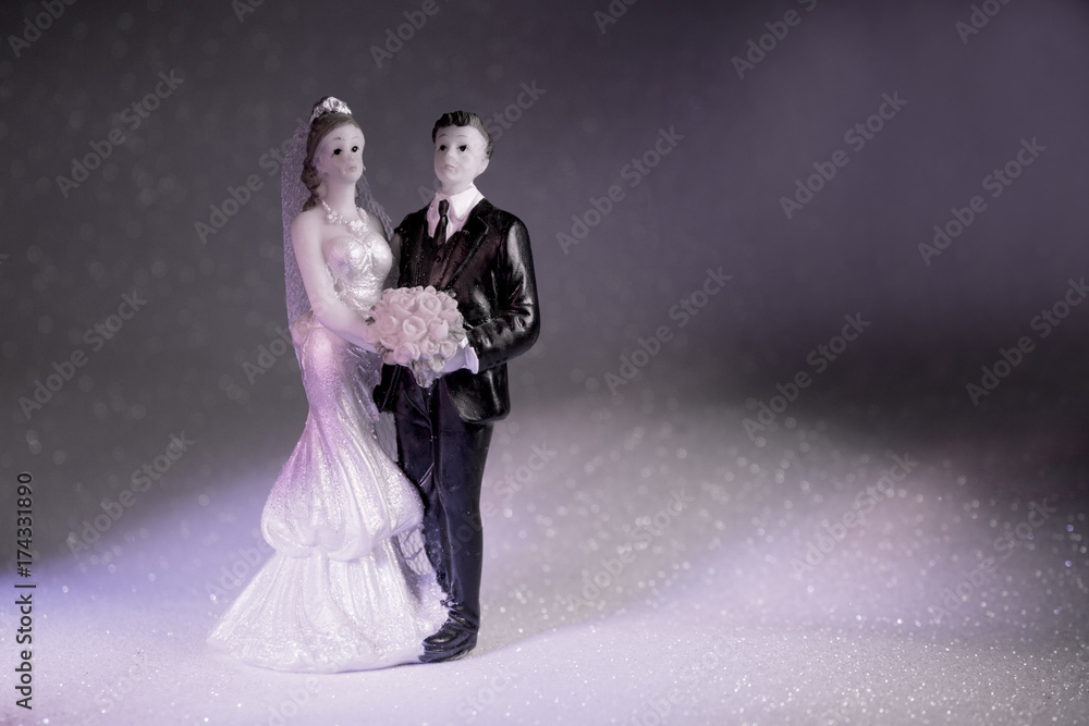 Standard figure of bride and groom Standard figure of bride and groom
