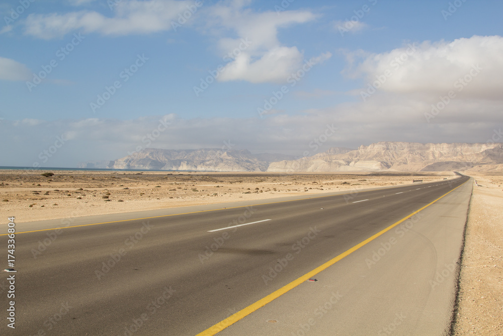 Oman Roadtrip: Road towards the eastern end of the Dhofar mountain ridge