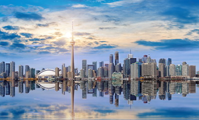 Crédence de cuisine Toronto Horizon torontois depuis le lac Ontario  © eskystudio