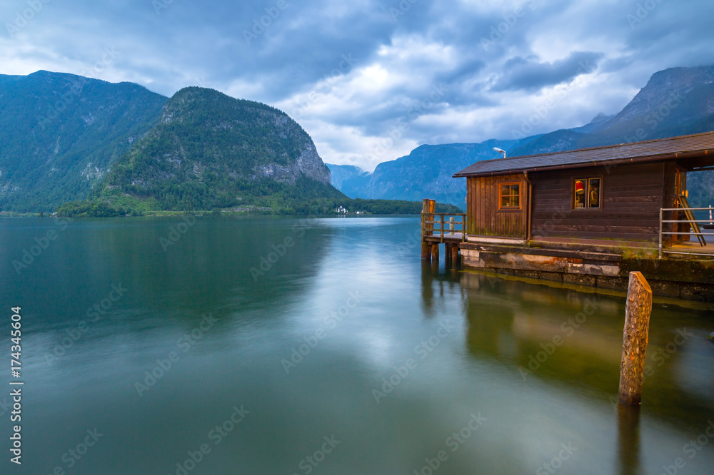Fototapeta premium Hallstatter Lake in Alps mountains, Austria
