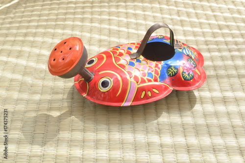 Tin toy, Watering can (Japanese folk art toy)