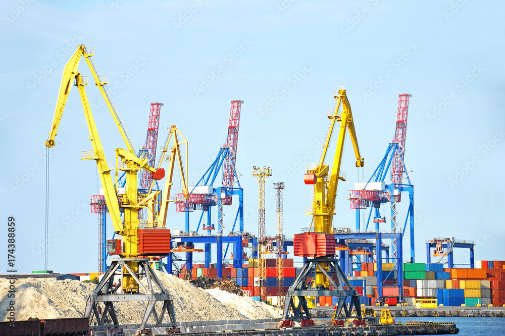 Port cargo crane and container Port cargo crane and container