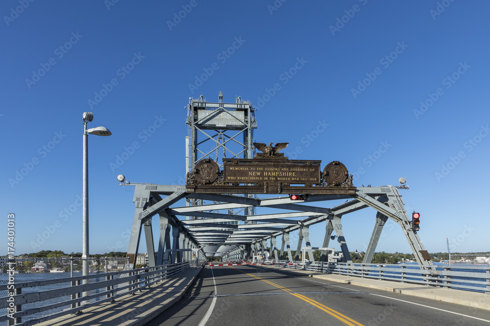 The Memorial Bridge over the Piscataqua River, in Portsmouth, which connects New Hampshire to Maine, USA The Memorial Bridge over the Piscataqua River, in Portsmouth, which connects New Hampshire to Maine, USA