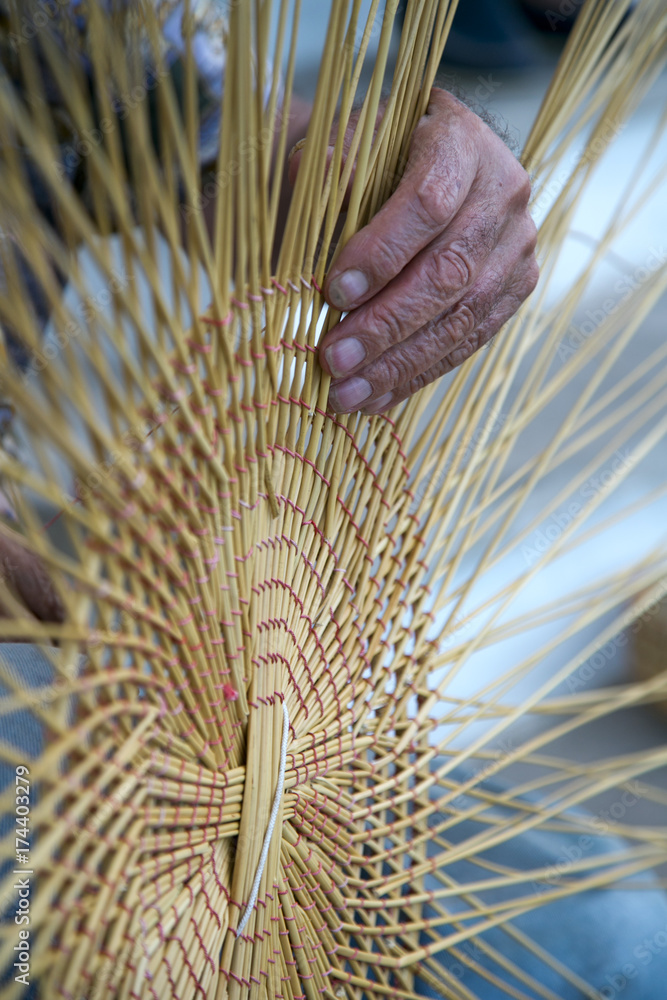 Obraz premium Flechten von Fischerkorb