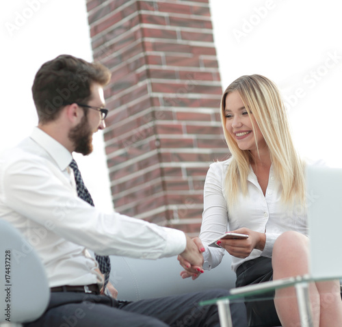 Wallpaper Mural handshake business people in the office Torontodigital.ca