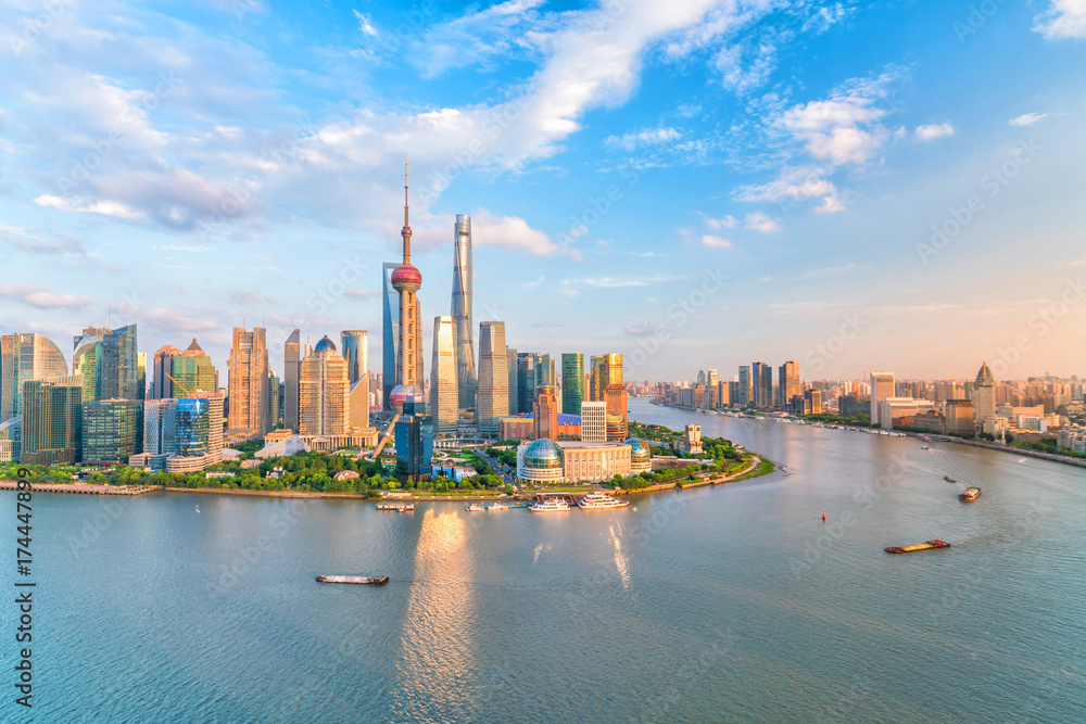 Naklejka premium Widok na panoramę centrum Szanghaju