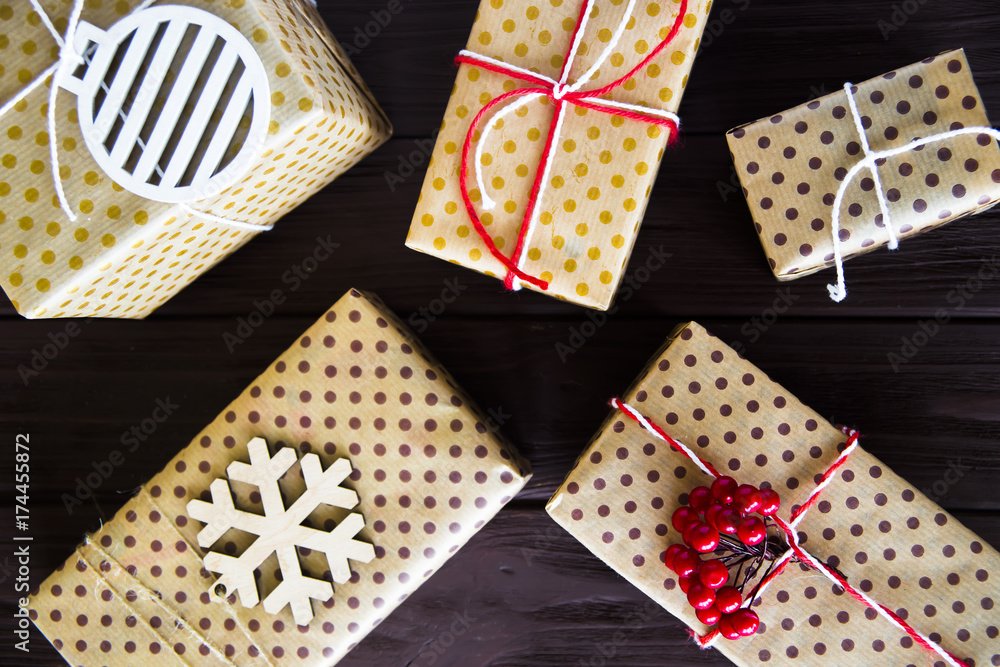 Obraz premium New Year and Christmas gifts packed and decorated on a wooden table. Flat lay. Top view