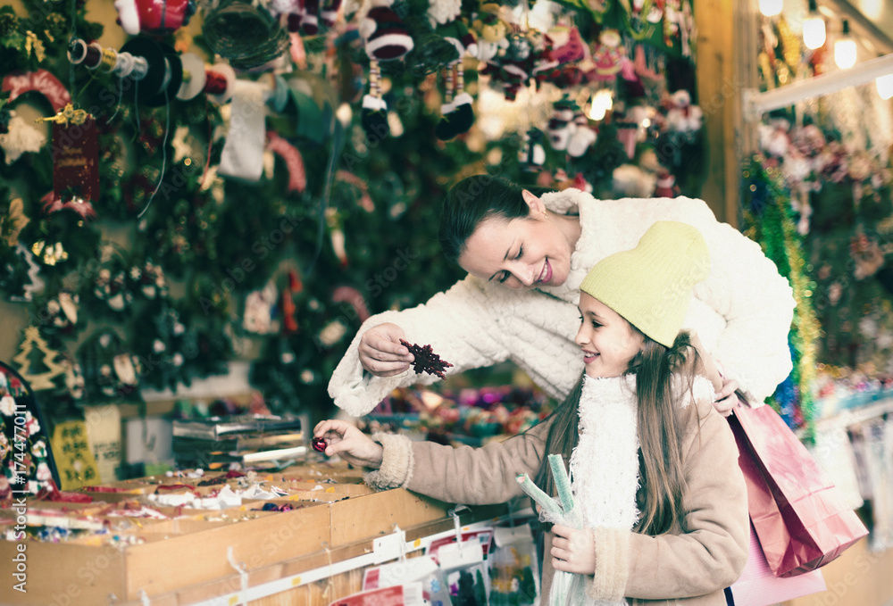 girl with mom buying decorations