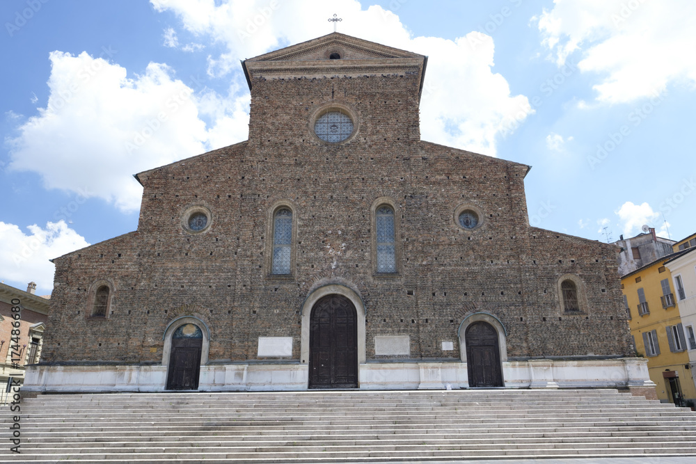 Faenza (Italy): cathedral facade