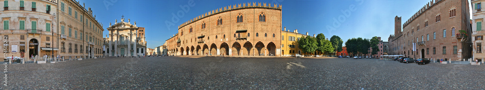 Mantova, piazza Sordello a 360 gradi