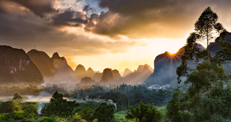 Leinwandbilder Guilin Idyllische Flusslandschaft in Yangshuo  © philippe