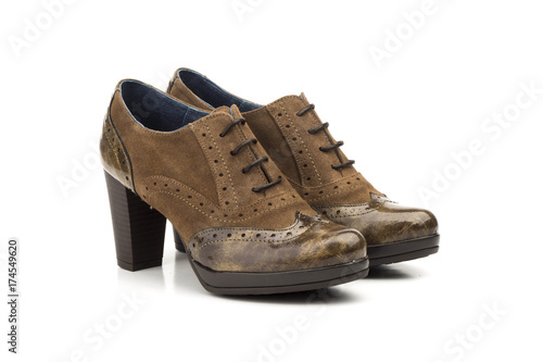 Zapatos abotinados de mujer photo