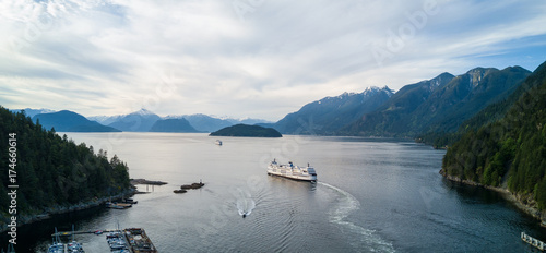 Fotografia Aerial Panoramic view of Horseshoe Bay with Ferry leaving the terminal