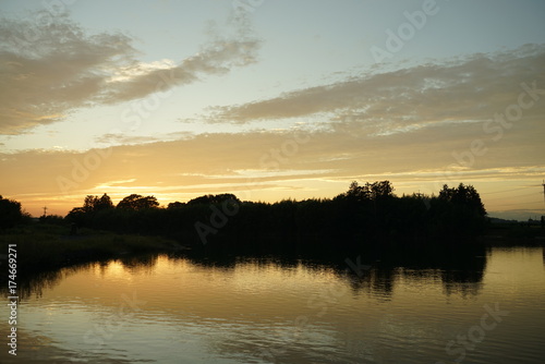 ため池の夕景 © tomo