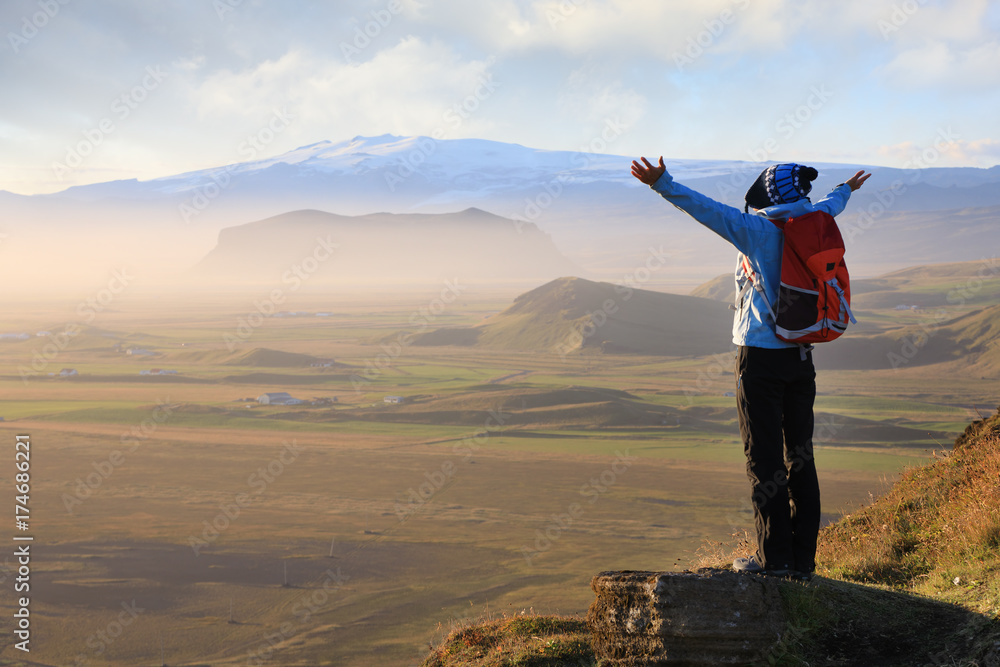 Obraz premium Woman enjoying the beauty of Iceland landscape