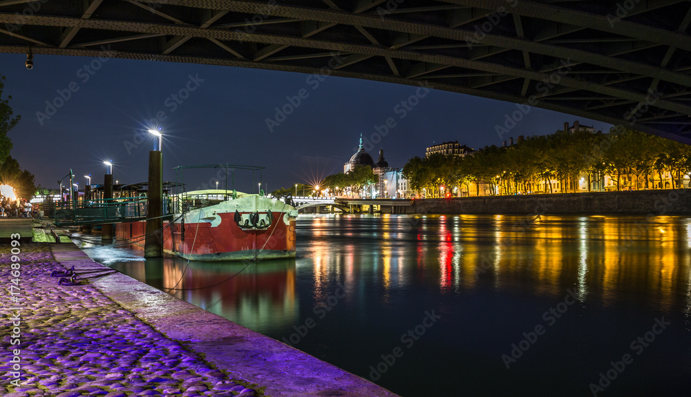 Fototapeta premium Lyon city by night