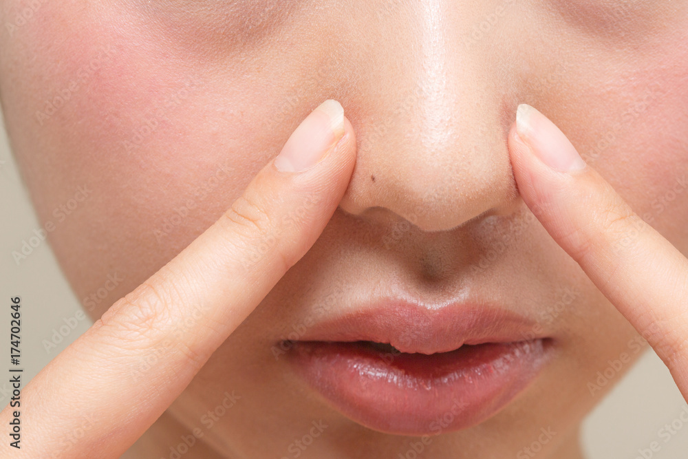 Naklejka premium Pielęgnacja skóry nosa