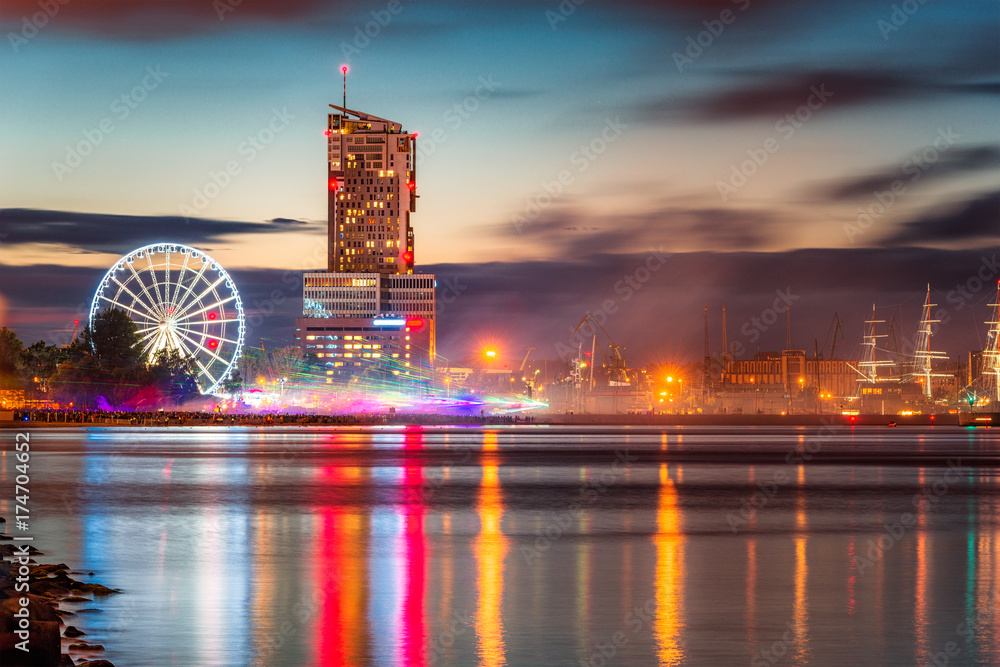 Night panorama of Gdynia - obrazy, fototapety, plakaty 