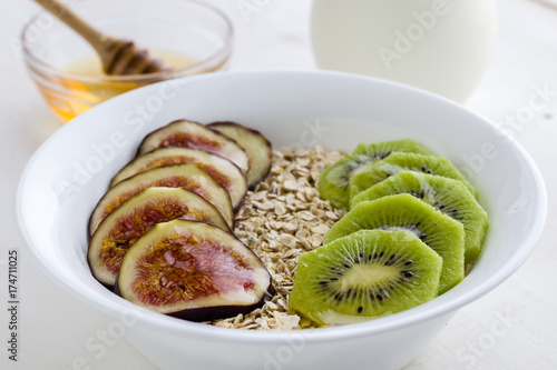 Wallpaper Mural figs and kiwi muesli Torontodigital.ca