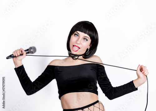 Bilde på lerret eccentric girl strangles herself with a cord from a microphone