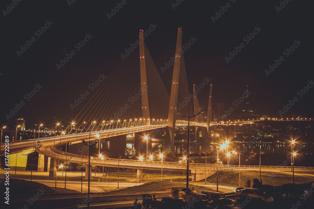 Obraz premium Vladivostok Golden Bridge at night