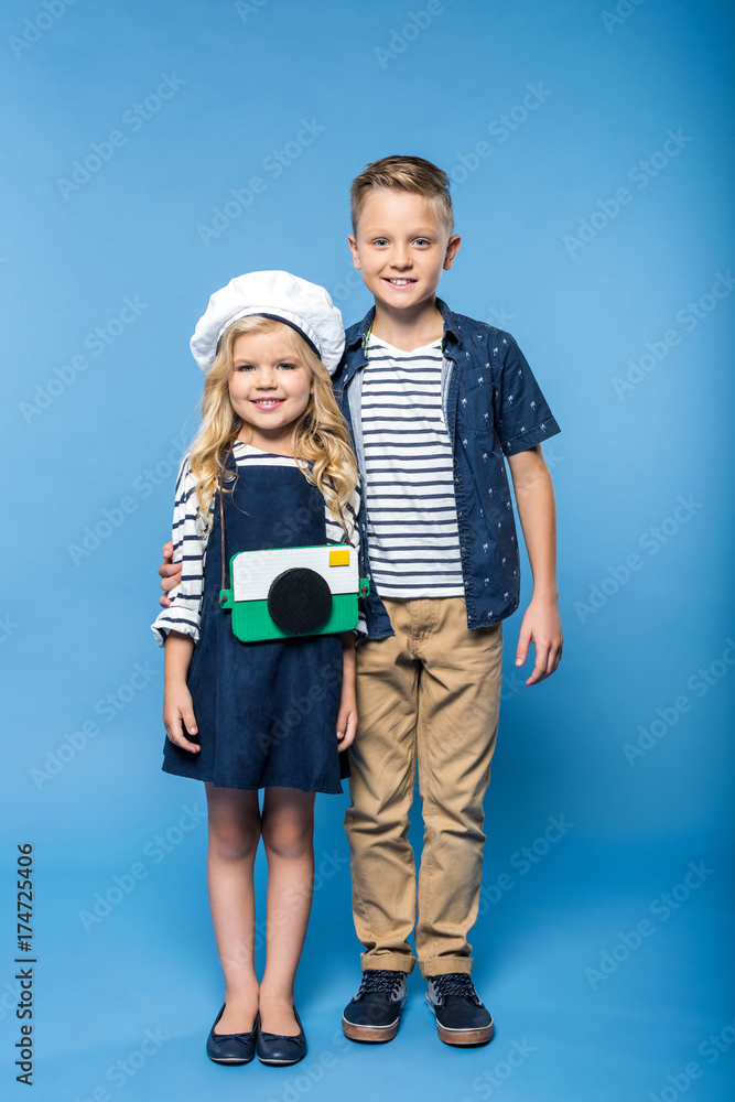 Fototapeta premium happy kids with camera