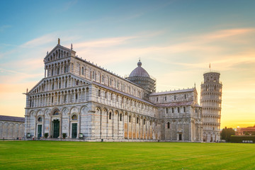 Fotobehang De scheve toren Pisa stadsgezicht in Italië  © tichr