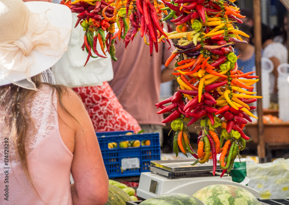 Fototapeta premium frische Peperoni auf dem Markt