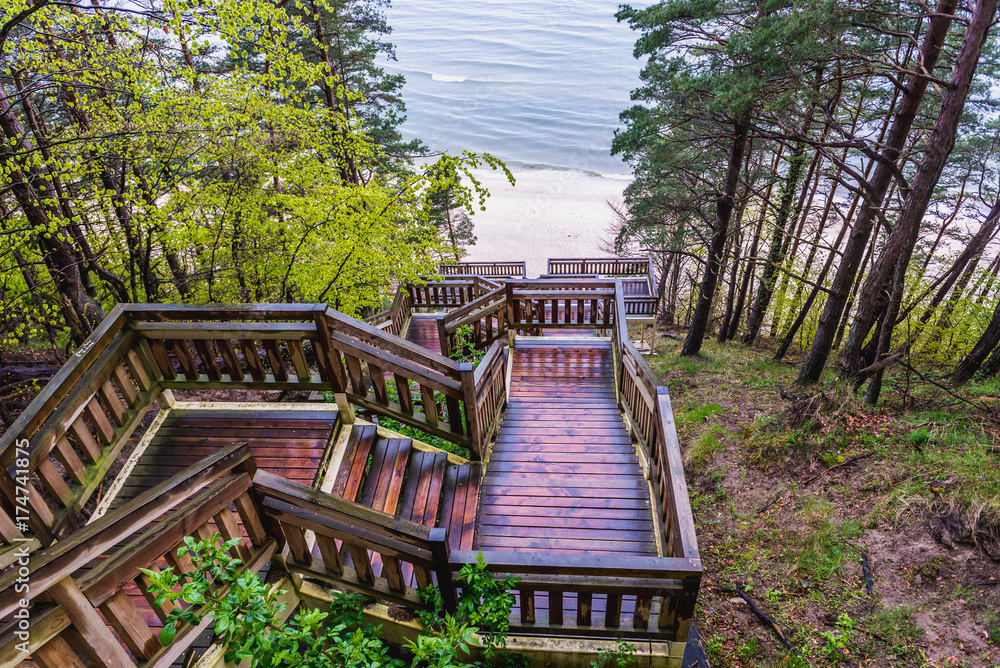 Φωτογραφία Huge stairs on a Kawcza Gora mount in Miedzyzdroje village over Baltic Sea, Pola