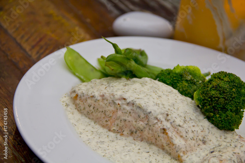 Salmon in white wine sauce with vegetables