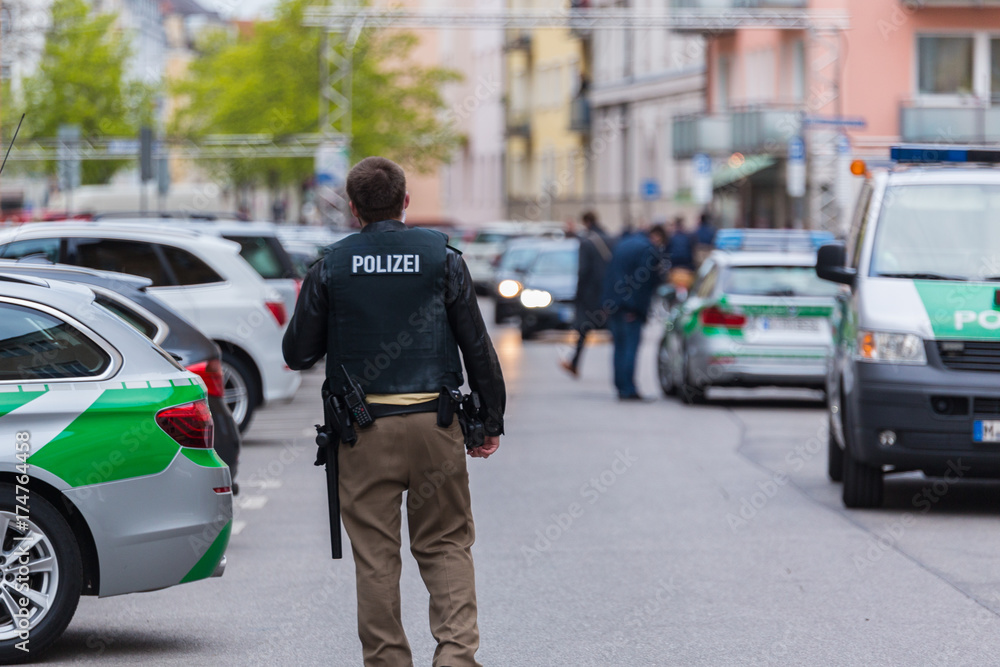 Naklejka premium Polizei regelt Verkehr
