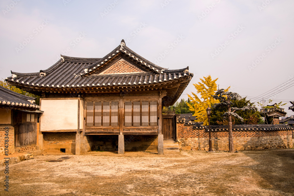 Birthplace of Former President Yun Po-sun. Birthplace of Former President Yun Po-sun.