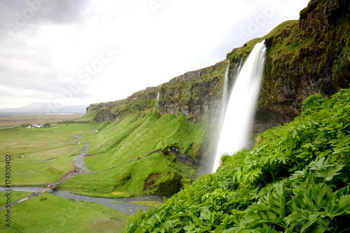 Landschaft Island mit Wasserfall  Seljalandsfoss